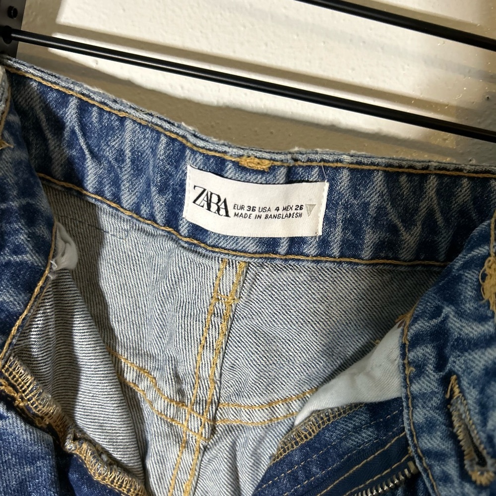 Zara High-Waisted Jean Shorts Size 4 - Picture 4 of 4